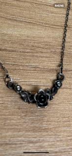 Zilveren fijn kort kettingje met bloemetje en zwart steentje, Ophalen of Verzenden, Zo goed als nieuw, Zilver