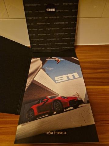Te koop/ruil Porsche "lookbooks" 911 en Macan beschikbaar voor biedingen
