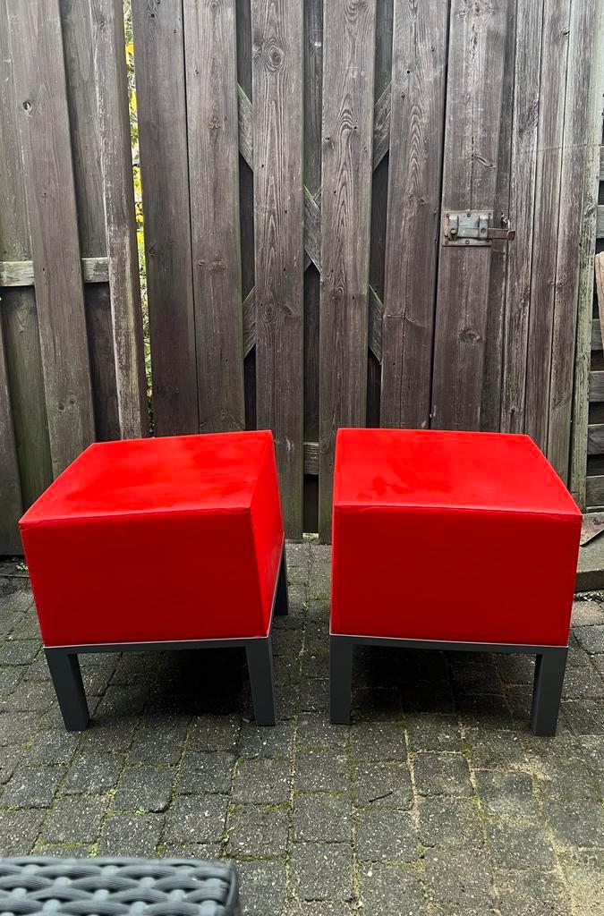 2 rode zitstoelen - 44x44cm   binnen + buiten, Huis en Inrichting, Stoelen, Zo goed als nieuw, Twee, Kunststof, Rood, Ophalen