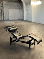 Cassina Le Corbusier LC4 | Leer (NIEUWSTAAT), Eenpersoons, Minder dan 75 cm, Ophalen of Verzenden, Zo goed als nieuw