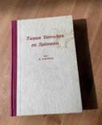 Tussen verraders en spionnen. A. Kaptein  1948, Gelezen, Ophalen of Verzenden