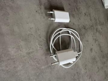 oplader en oplaadsnoer voor oudere iphone beschikbaar voor biedingen