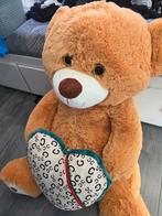 Grote knuffelbeer met Gucci hart, Ophalen, Zo goed als nieuw, Beer