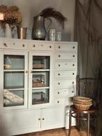 Oude van origine apothekerskast, Ophalen