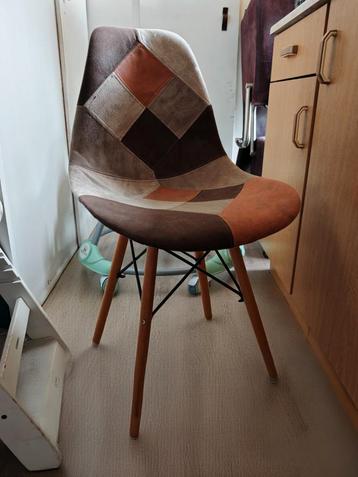 2 stoelen beschikbaar voor biedingen