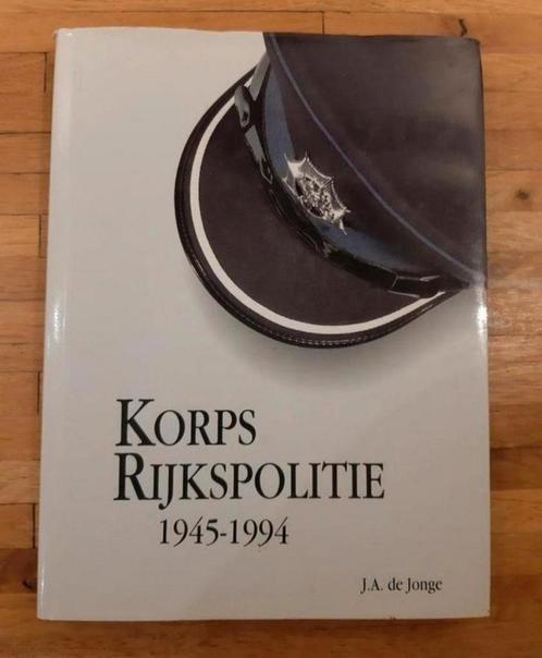 Korps Rijkspolitie
1945-1994
Informatief in woord en beeld, Boeken, Geschiedenis | Vaderland, Zo goed als nieuw, 20e eeuw of later