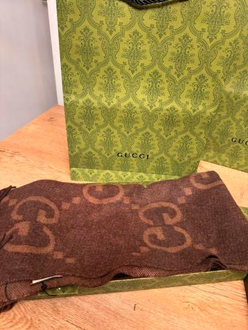 Gucci Sjaal - Stijlvol en Warm! beschikbaar voor biedingen