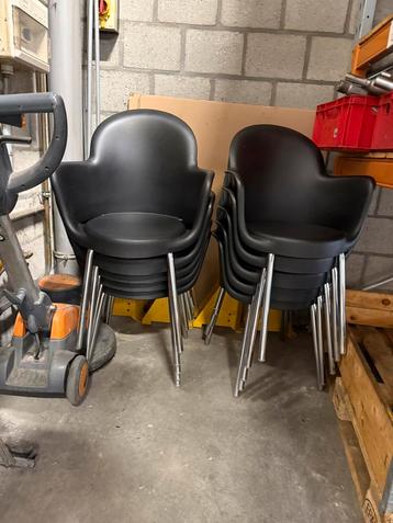 14 stoelen voor krat JUPILER beschikbaar voor biedingen