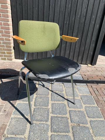 Partij vintage stoel met armleuningen  beschikbaar voor biedingen