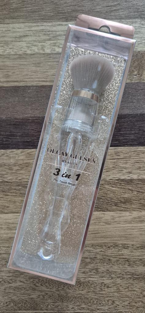 Olcay Gulsen - Three In One - Pro Touch Make Up Brush, Sieraden, Tassen en Uiterlijk, Uiterlijk | Cosmetica en Make-up, Nieuw