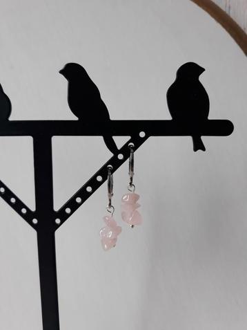 Kleine zilverkleurige rvs oorringetjes met rozenkwarts beschikbaar voor biedingen