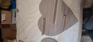Wanddecoratie harten met plankjes beschikbaar voor biedingen