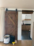 Mooie houten deur aan rails., Doe-het-zelf en Verbouw, Deuren en Horren, Ophalen, Gebruikt, 80 tot 100 cm, 215 cm of meer