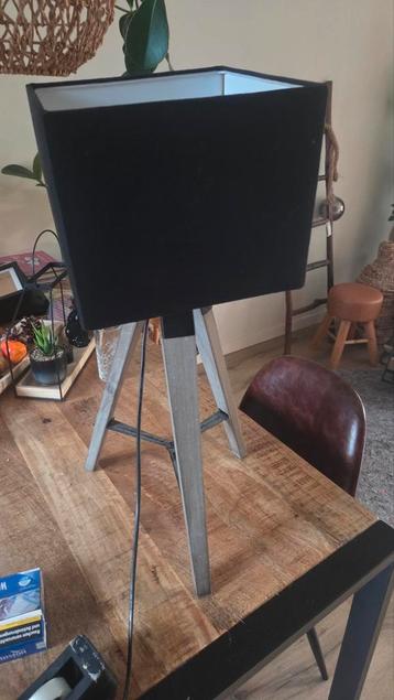 Stijlvolle Tripod Lamp beschikbaar voor biedingen