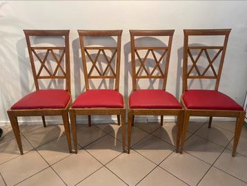 Vintage stoelen beschikbaar voor biedingen