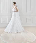 Nieuwe lange licht ivoren bewerkte sluier met kant S129, Ophalen of Verzenden, Nieuw, Overige kleuren, Accessoires