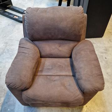 Draai Fauteuil met schommel en ligstand beschikbaar voor biedingen