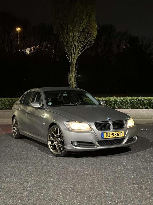 BMW 3-Serie 2.0 I 320 125KW 2009 Bruin, Auto's, BMW, Particulier, 3-Serie, Benzine, A, Sedan, Handgeschakeld, Geïmporteerd, Bruin