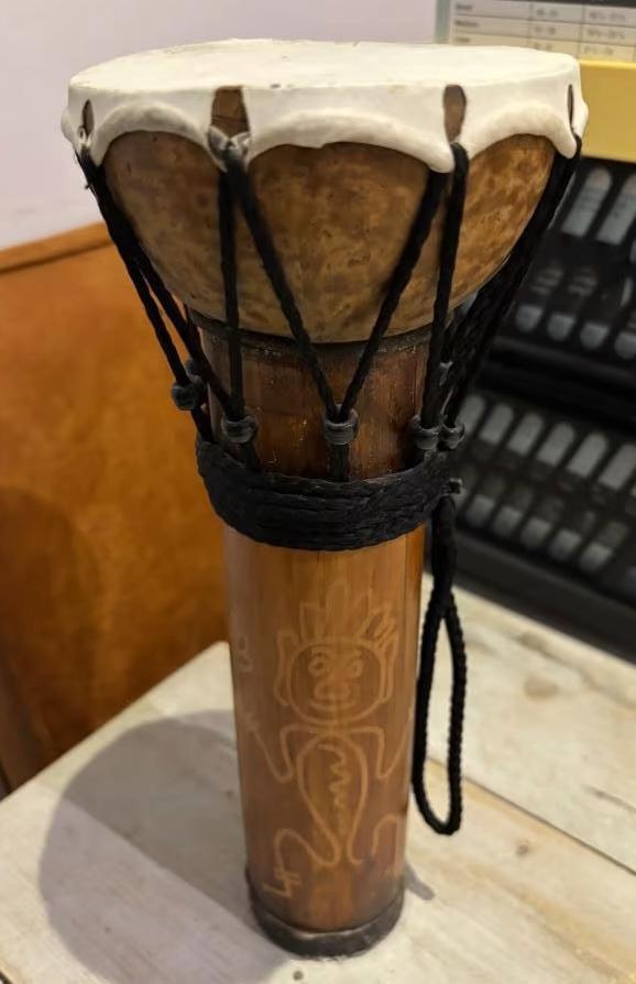 Afrikaanse Djembé - hoogte 30 cm - diameter 10 cm, Muziek en Instrumenten, Percussie, Zo goed als nieuw, Overige soorten, Ophalen of Verzenden