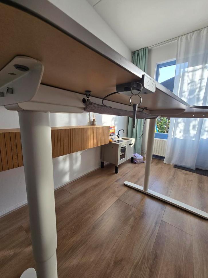 Ikea Bekant Elektrisch hoekBureau - Grijs, Huis en Inrichting, Bureaus, Gebruikt, Stabureau, Elektrisch, In hoogte verstelbaar