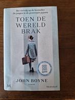 John Boyne, Toen de wereld brak, Boeken, Romans, Ophalen of Verzenden, Zo goed als nieuw