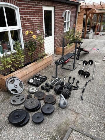 Complete Home Gym met Kettler Trainer. Krachtstation beschikbaar voor biedingen