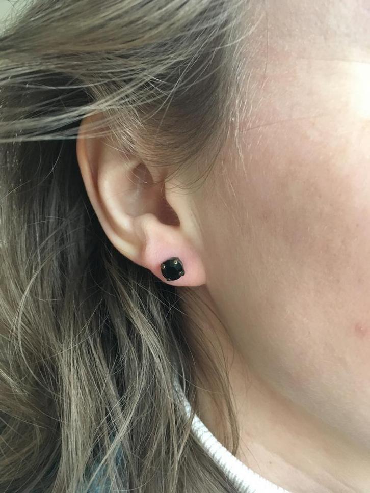 Zwarte oorknoppen / oorbellen van Konplott, Sieraden, Tassen en Uiterlijk, Oorbellen, Zo goed als nieuw, Knopjes of Stekers, Overige materialen