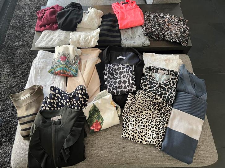Dameskleding pakket 23 stuks shirt rok broek top mt S / M, Kleding | Dames, Dames-kledingpakketten, Maat 36 (S), Ophalen of Verzenden