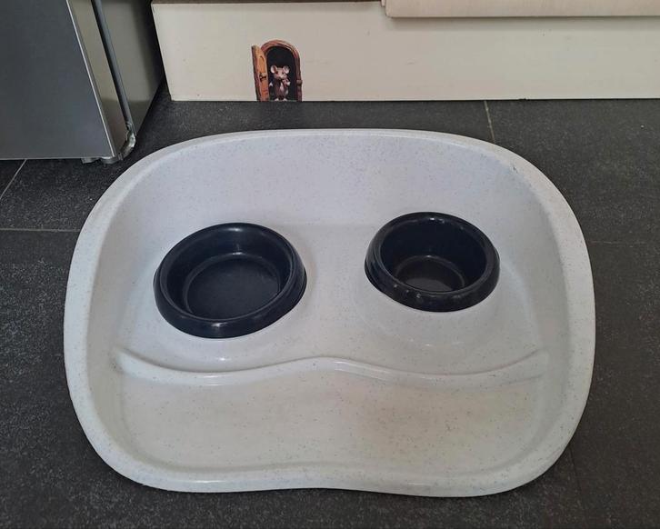 Anti- knoei blad met etens-bakjes voor de kat, Dieren en Toebehoren, Kattenvoerbakken en Drinkbakken, Gebruikt, Ergonomisch, Ophalen of Verzenden
