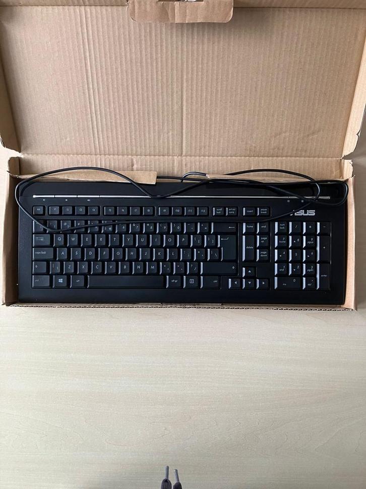 ASUS USB toetsenbord KB34211 QWERTY, Computers en Software, Toetsenborden, Zo goed als nieuw, Qwerty, Bedraad, Multimediatoetsen