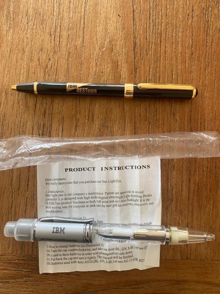 IBM pennen. Eentje is ook mini-flashlight., Verzamelen, Pennenverzamelingen, Zo goed als nieuw, Balpen, Overige merken, Ophalen of Verzenden