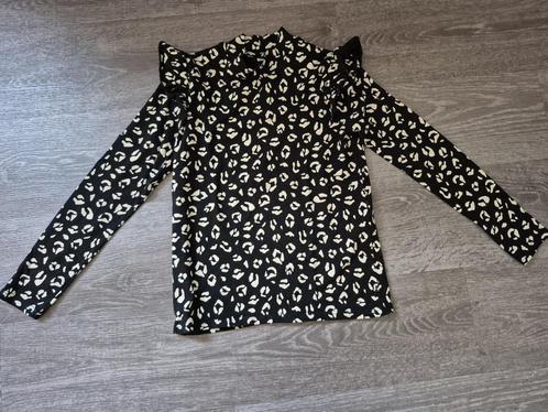 Zwart truitje met witte vlekken en roesjes bij de schouder, Kinderen en Baby's, Kinderkleding | Maat 134, Zo goed als nieuw, Meisje