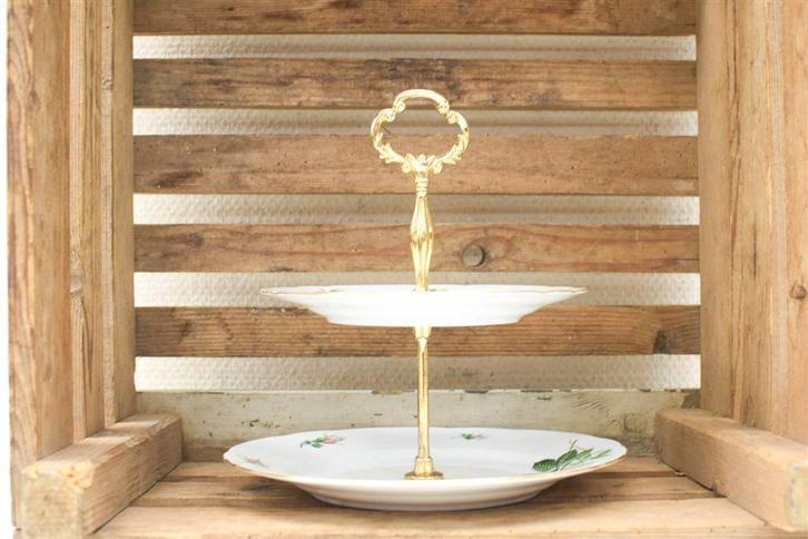 Rose porseleinen Etagere 45862, Huis en Inrichting, Keuken | Servies, Gebruikt, Bord(en), Wedgwood, Aardewerk, Ophalen of Verzenden