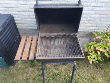 Gratis af te halen: Gebruikte barbecue met wielen beschikbaar voor biedingen