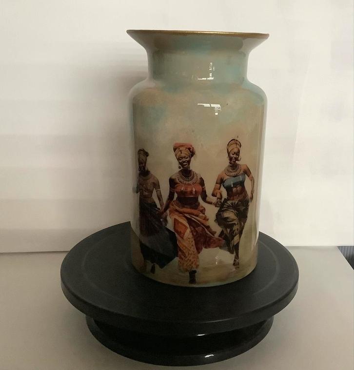 Afrikaanse Vaas met Handgeschilderde Tafereel, Huis en Inrichting, Woonaccessoires | Vazen, Nieuw, Overige kleuren, Minder dan 50 cm