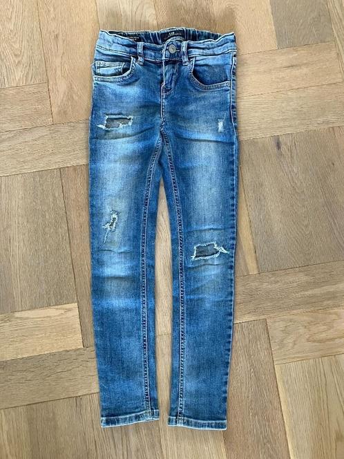 nog nette stoere smalvallende spijkerbroek van LTB maat 128, Kinderen en Baby's, Kinderkleding | Maat 128, Gebruikt, Meisje, Broek