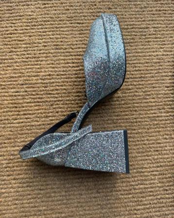 Mary Janes zilverkleurige glitter pumps Monki beschikbaar voor biedingen