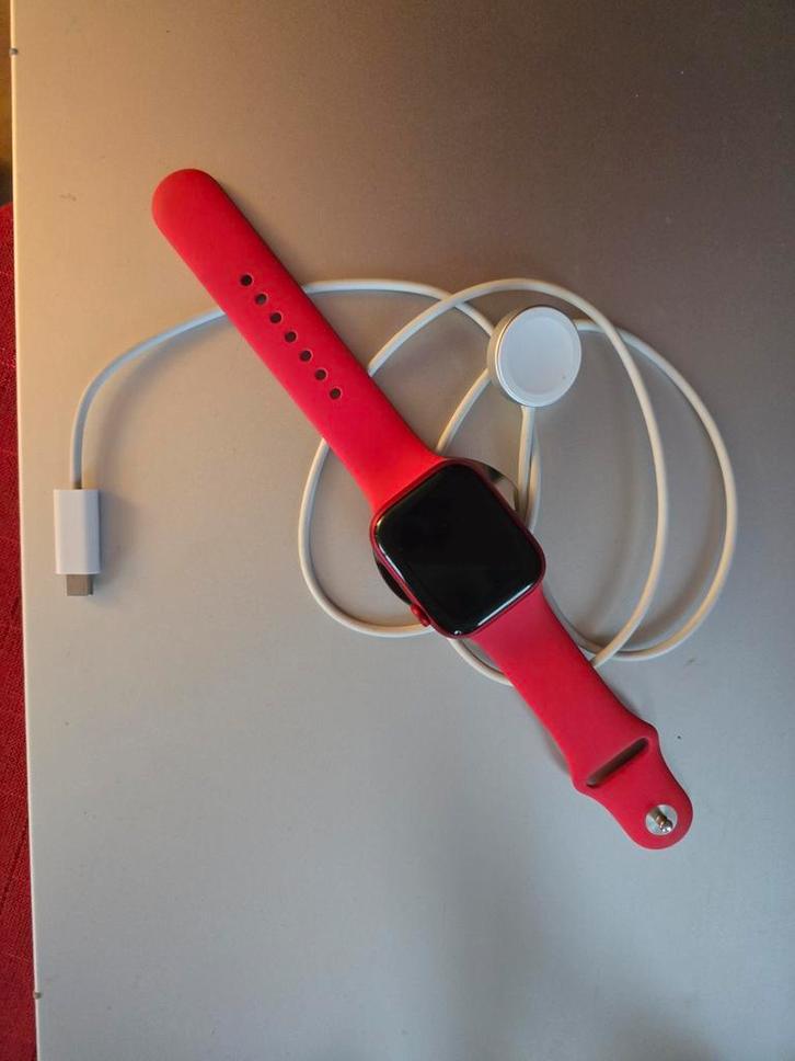 Apple Watch Series 8 - 45mm, Sieraden, Tassen en Uiterlijk, Smartwatches, Zo goed als nieuw, iOS, Rood, Ophalen of Verzenden