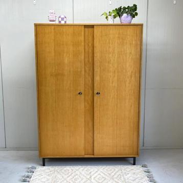 Vintage mid-century 2 deurs kledingkast retro hang/leg hout beschikbaar voor biedingen