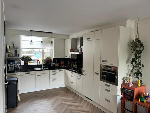 Mooie hoek keuken met zeer veel opslag incl. apparatuur, Huis en Inrichting, Keuken | Complete keukens, Hoekkeuken, Met kookeiland