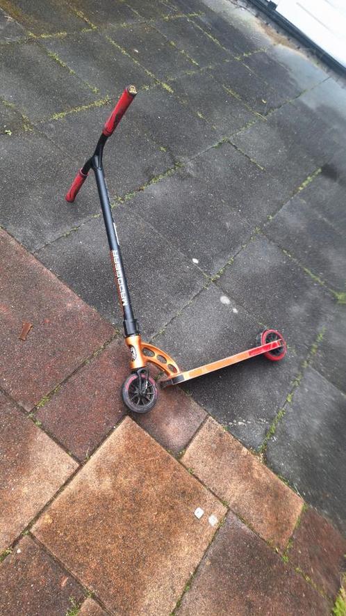 2 stunt steps. 1 van de 2 is van MGP, Fietsen en Brommers, Steps, Zo goed als nieuw, Gewone step, Ophalen