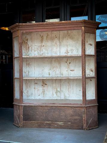 Brocante oude servies kast beschikbaar voor biedingen
