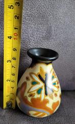 Plateel aardewerk klein decoratief vaasje, Ophalen of Verzenden