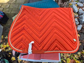 Quur oranje dekje beschikbaar voor biedingen