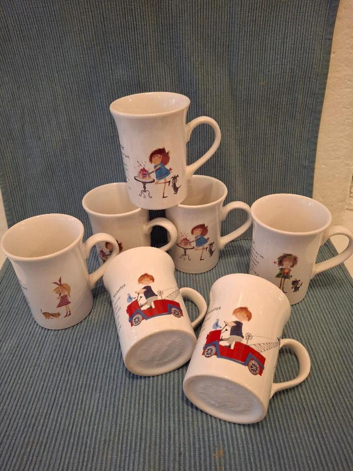 7 aardewerk mokken - Floddertje, Aagje & Pluk vd Petteflet, Huis en Inrichting, Keuken | Servies, Zo goed als nieuw, Kop(pen) en/of Schotel(s)