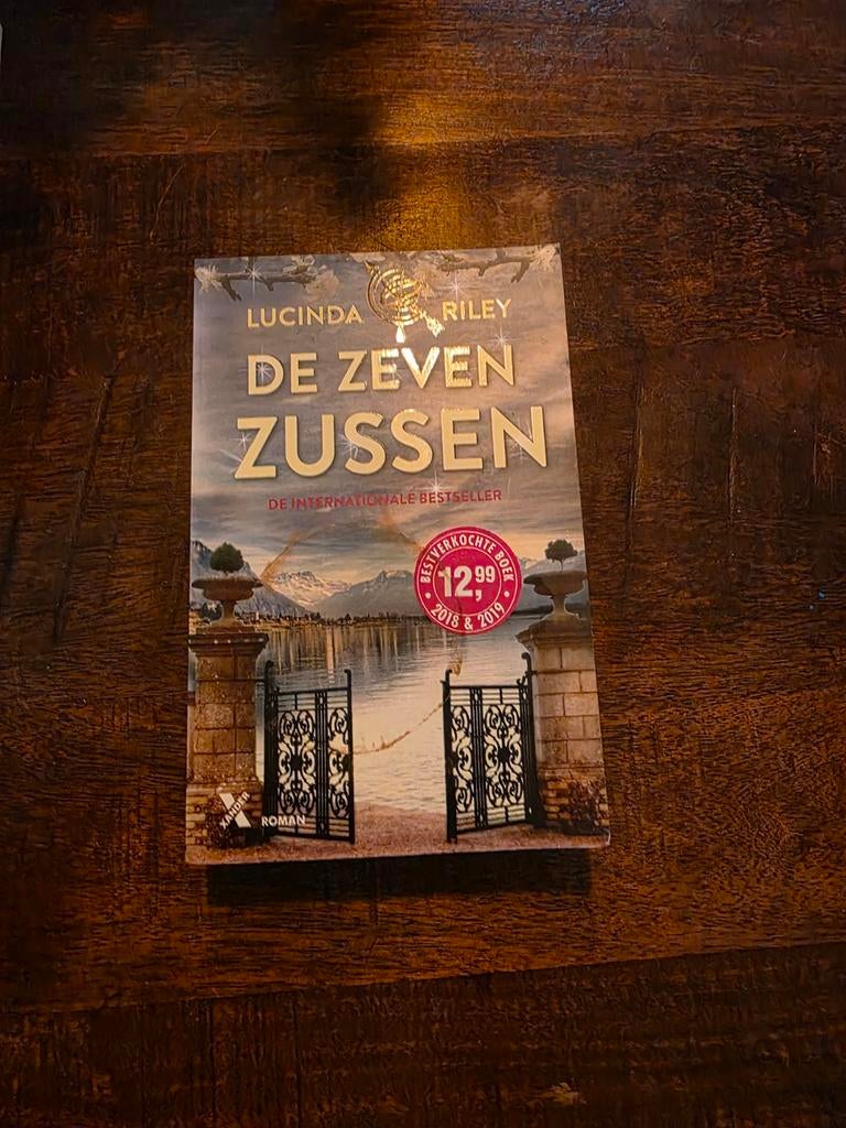 Lucinda riley  de zeven zussen, Boeken, Thrillers, Ophalen of Verzenden, Zo goed als nieuw