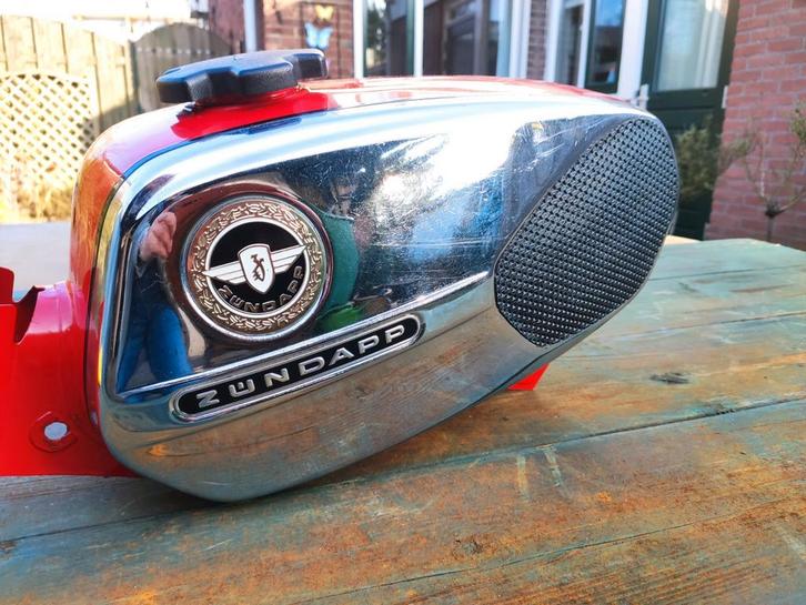 Nette flappen tank Zündapp 517, Fietsen en Brommers, Brommeronderdelen | Zundapp, Tank, Ophalen of Verzenden