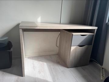 Bureau 76x120x55 cm beschikbaar voor biedingen