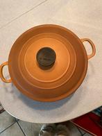 Le Creuset pan met binnenkant emaille schade., Huis en Inrichting, Keuken | Potten en Pannen, Ophalen of Verzenden, Gebruikt, Gietijzer