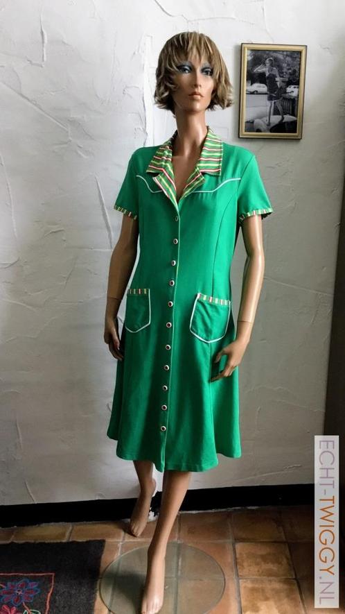 Leuke retro jurk Who's that girl L, Kleding | Dames, Jurken, Zo goed als nieuw, Maat 42/44 (L), Groen, Onder de knie, Ophalen of Verzenden
